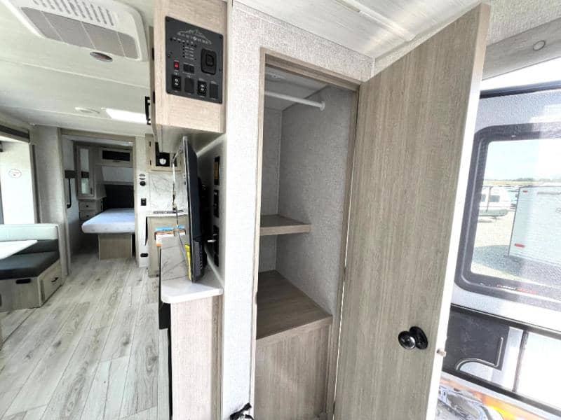 2025 East to West 2025 East to West Alta - thumbnail 4