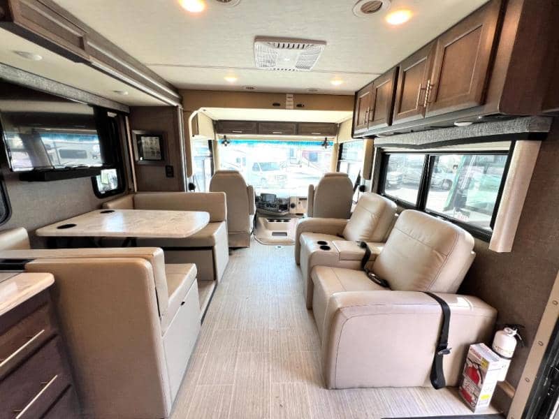 2022 Thor Motor Coach 2022 Thor Motor Coach Challenger - thumbnail 14