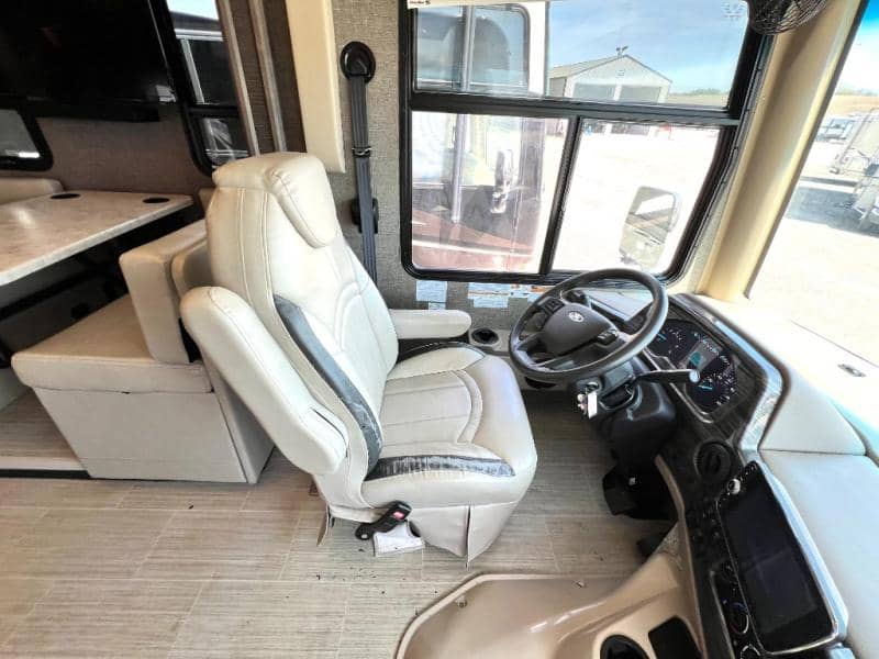 2022 Thor Motor Coach 2022 Thor Motor Coach Challenger - thumbnail 18