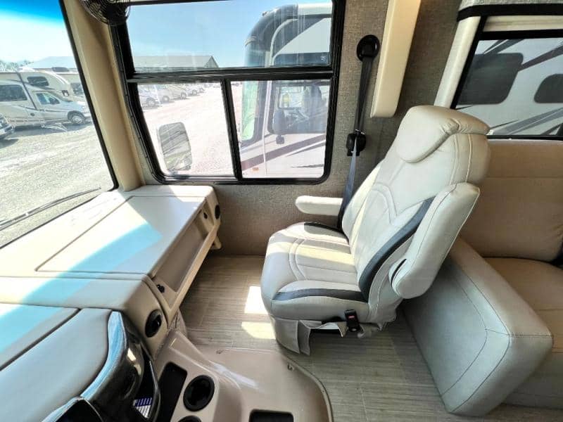 2022 Thor Motor Coach 2022 Thor Motor Coach Challenger - thumbnail 20