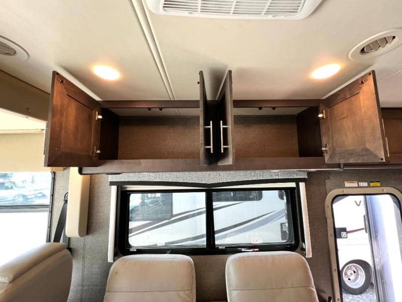 2022 Thor Motor Coach 2022 Thor Motor Coach Challenger - thumbnail 24