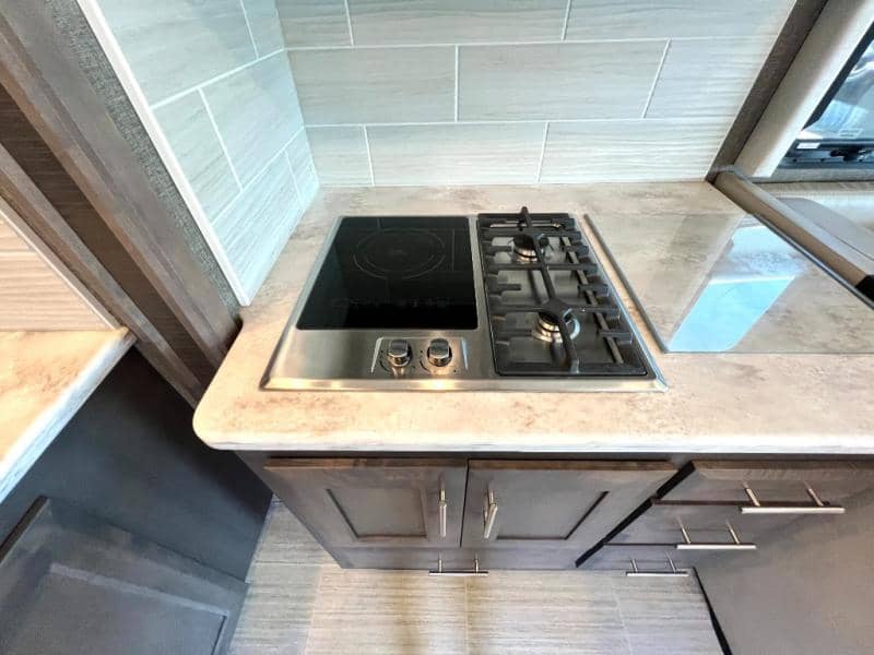 2022 Thor Motor Coach 2022 Thor Motor Coach Challenger - thumbnail 28