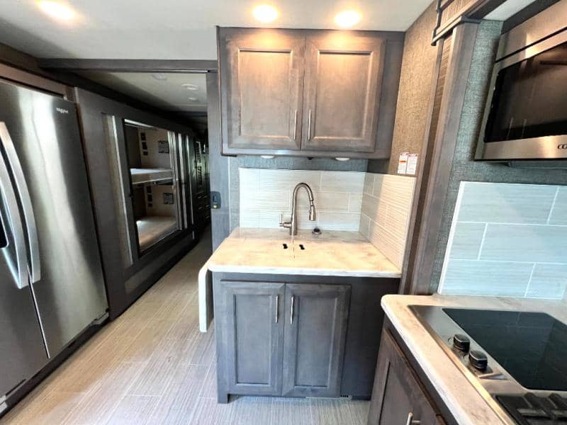 2022 Thor Motor Coach 2022 Thor Motor Coach Challenger - thumbnail 31