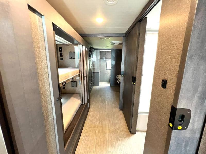 2022 Thor Motor Coach 2022 Thor Motor Coach Challenger - thumbnail 37