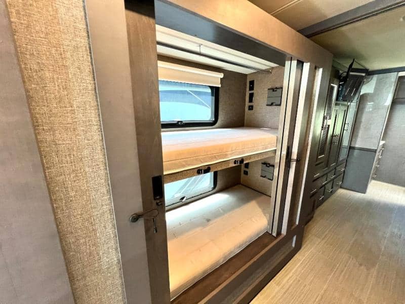 2022 Thor Motor Coach 2022 Thor Motor Coach Challenger - thumbnail 38