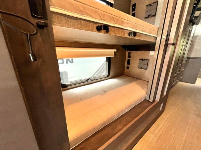 2022 Thor Motor Coach 2022 Thor Motor Coach Challenger - thumbnail 40