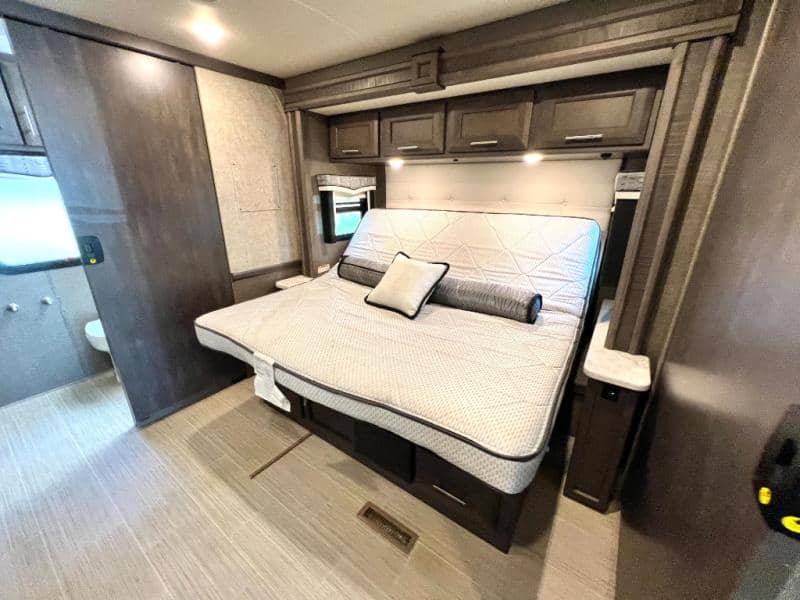 2022 Thor Motor Coach 2022 Thor Motor Coach Challenger - thumbnail 49