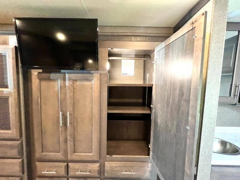 2022 Thor Motor Coach 2022 Thor Motor Coach Challenger - thumbnail 53