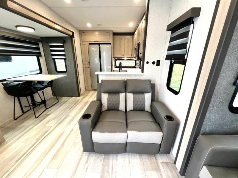 2025 Forest River 2025 Forest River Wildcat - thumbnail 18