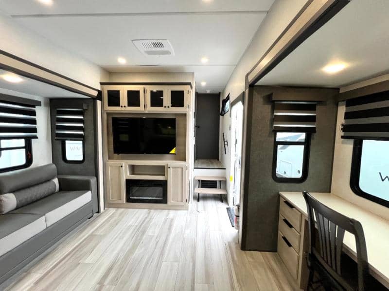 2025 Forest River 2025 Forest River Wildcat - thumbnail 37