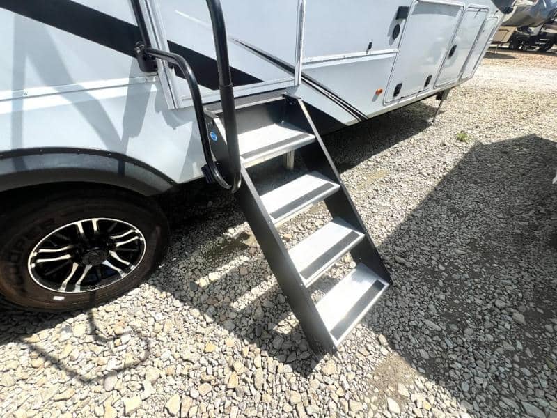 2024 Grand Design 2024 Grand Design Solitude - thumbnail 16