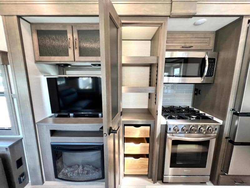 2024 Grand Design 2024 Grand Design Solitude - thumbnail 21