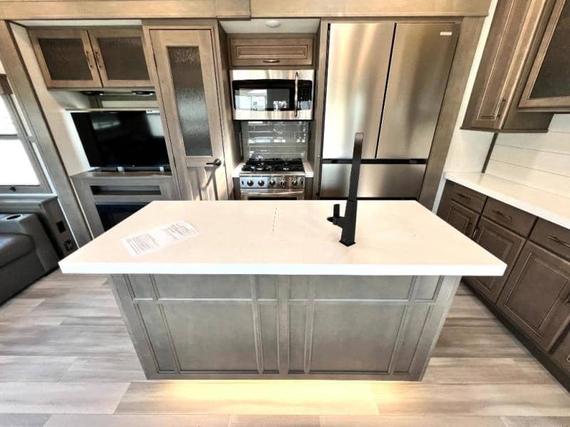 2024 Grand Design 2024 Grand Design Solitude - thumbnail 23