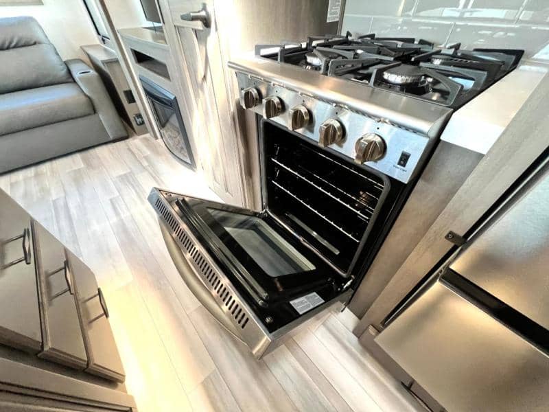 2024 Grand Design 2024 Grand Design Solitude - thumbnail 32