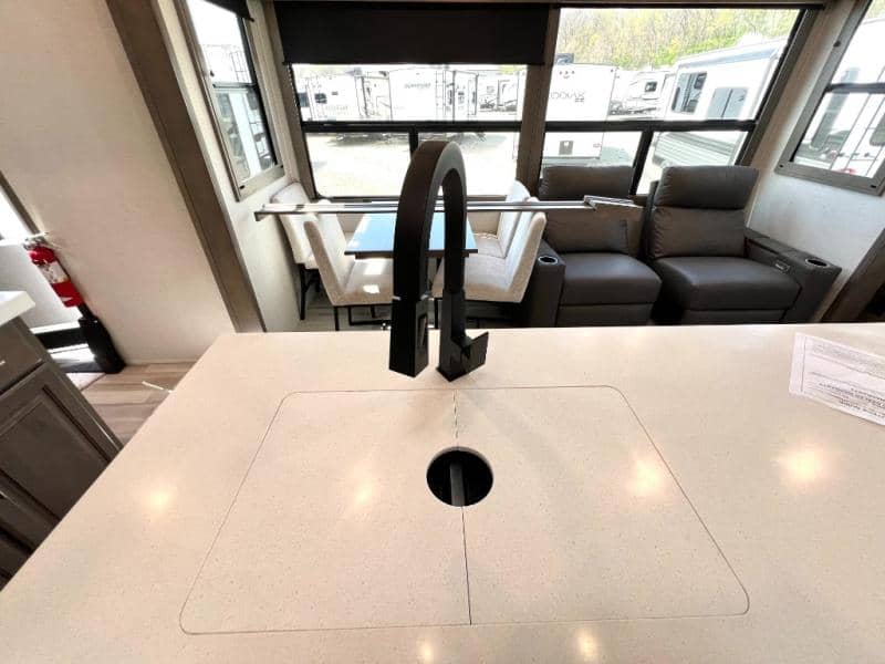 2024 Grand Design 2024 Grand Design Solitude - thumbnail 33