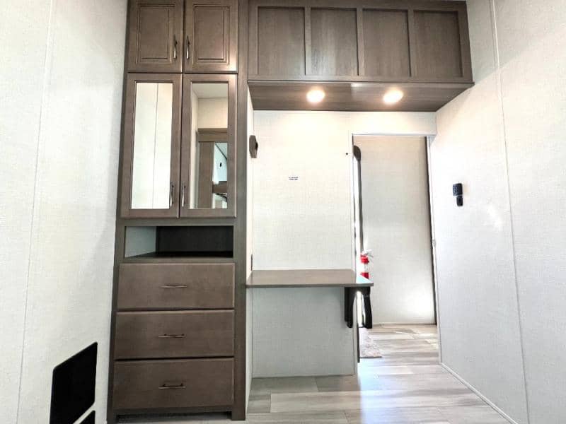 2024 Grand Design 2024 Grand Design Solitude - thumbnail 40