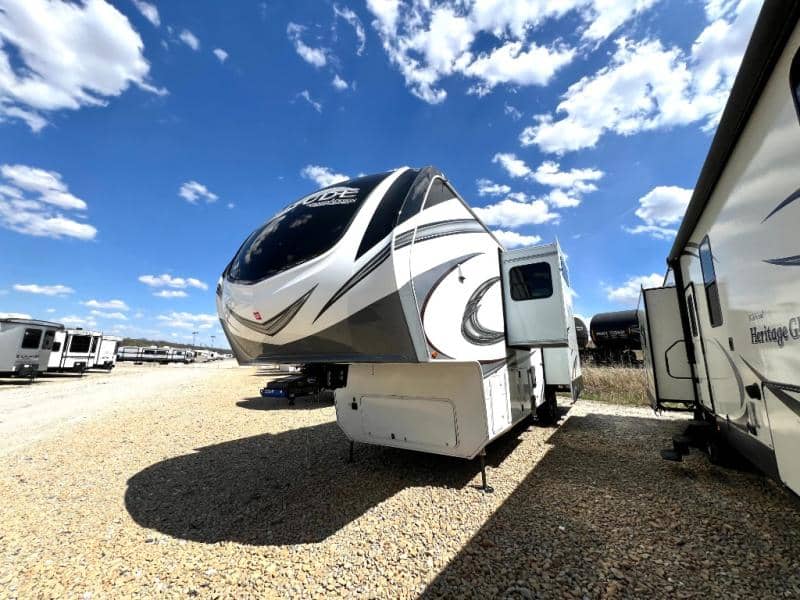 2022 Grand Design 2022 Grand Design Solitude - thumbnail 8