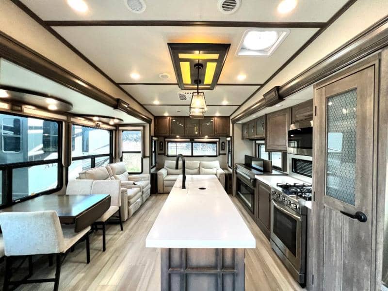 2022 Grand Design 2022 Grand Design Solitude - thumbnail 17