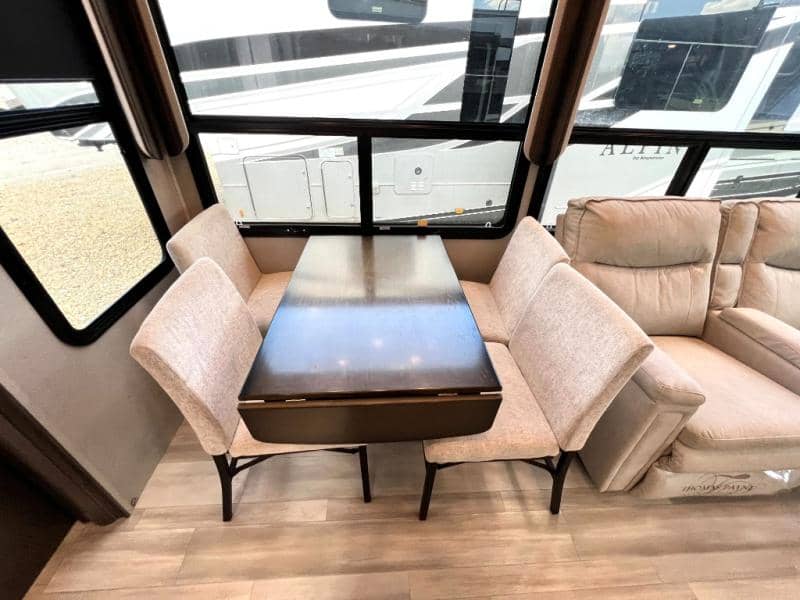 2022 Grand Design 2022 Grand Design Solitude - thumbnail 18