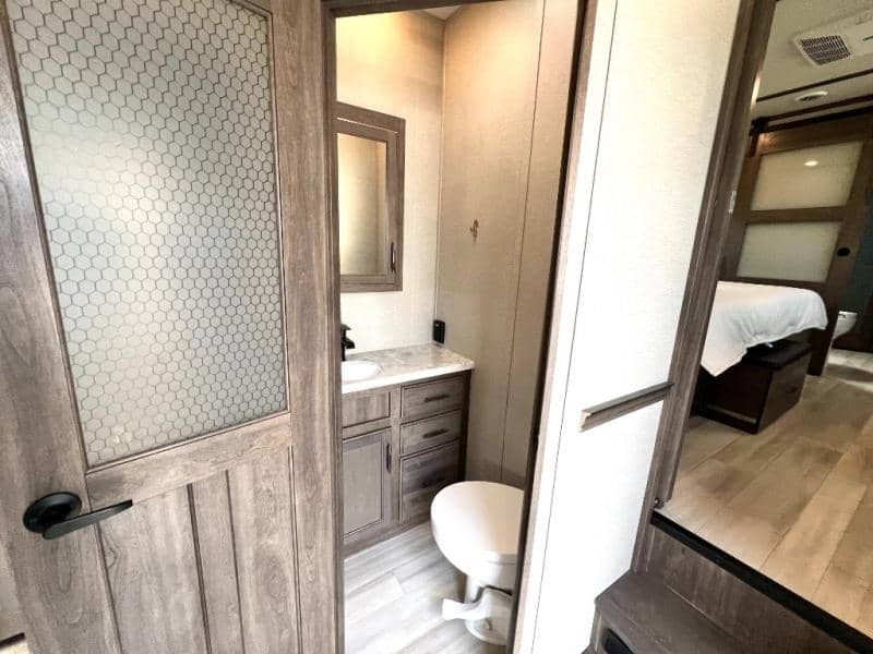 2022 Grand Design 2022 Grand Design Solitude - thumbnail 35