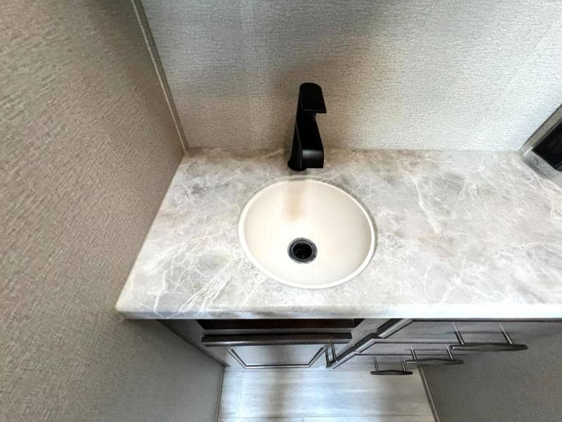 2022 Grand Design 2022 Grand Design Solitude - thumbnail 38