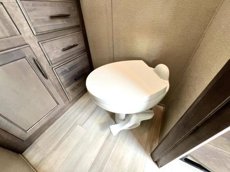 2022 Grand Design 2022 Grand Design Solitude - thumbnail 39