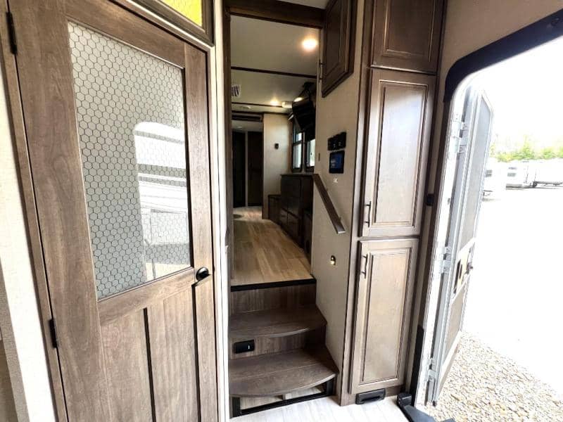 2022 Grand Design 2022 Grand Design Solitude - thumbnail 40