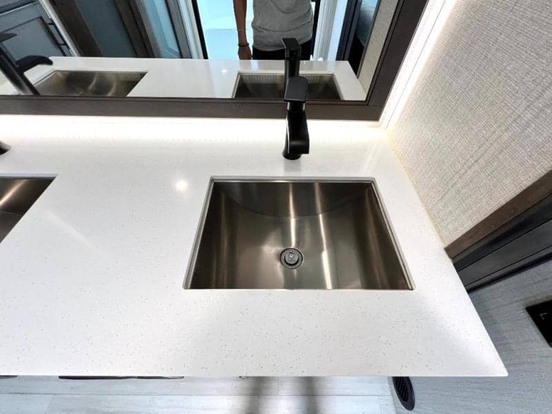 2022 Grand Design 2022 Grand Design Solitude - thumbnail 47