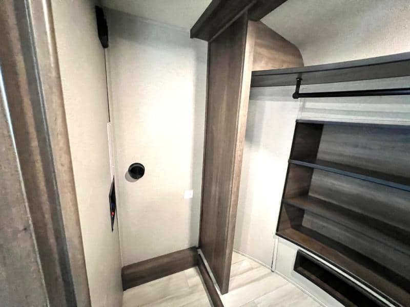 2022 Grand Design 2022 Grand Design Solitude - thumbnail 54