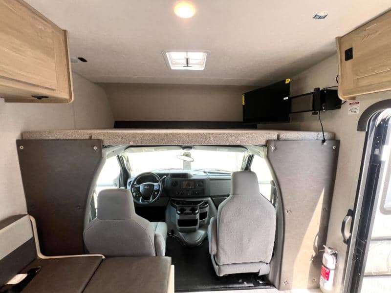 2026 Coachmen 2026 Coachmen Leprechaun - thumbnail 15