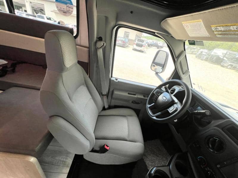 2026 Coachmen 2026 Coachmen Leprechaun - thumbnail 20