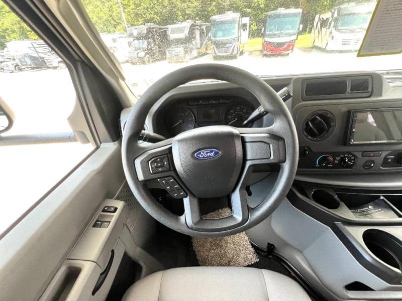 2026 Coachmen 2026 Coachmen Leprechaun - thumbnail 21