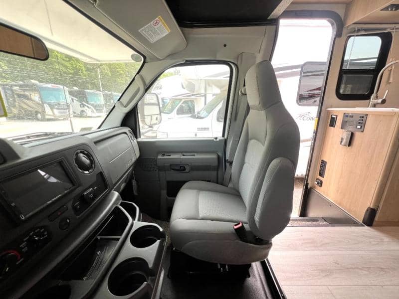 2026 Coachmen 2026 Coachmen Leprechaun - thumbnail 23