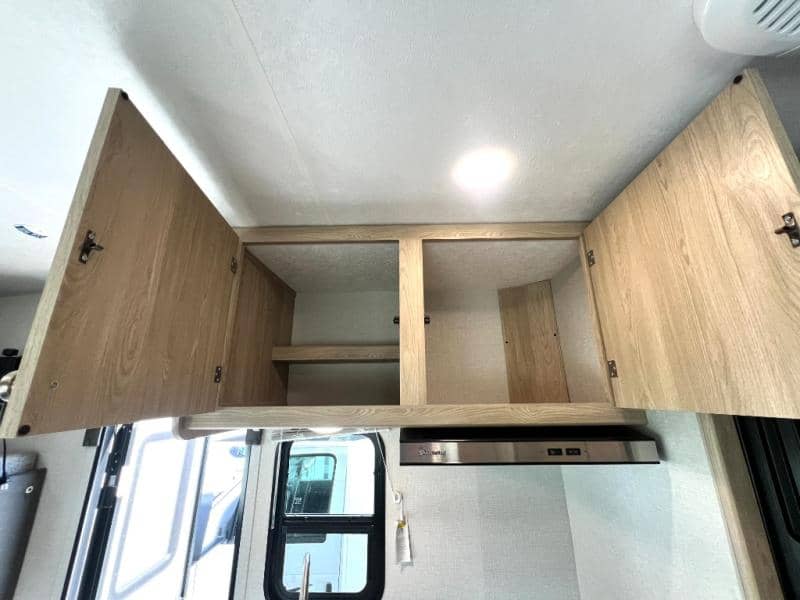 2026 Coachmen 2026 Coachmen Leprechaun - thumbnail 30