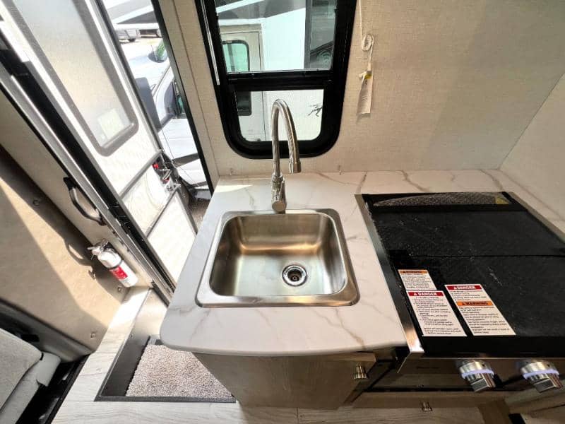 2026 Coachmen 2026 Coachmen Leprechaun - thumbnail 31