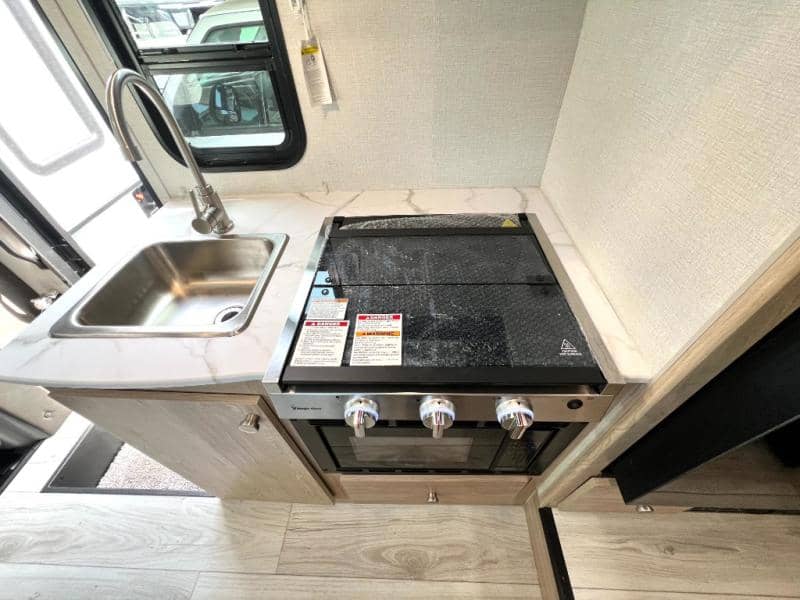 2026 Coachmen 2026 Coachmen Leprechaun - thumbnail 33