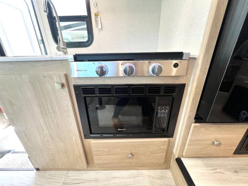 2026 Coachmen 2026 Coachmen Leprechaun - thumbnail 34