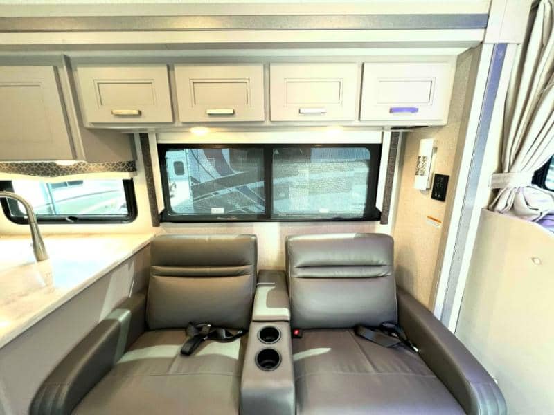 2024 Thor Motor Coach 2024 Thor Motor Coach Omni - thumbnail 31