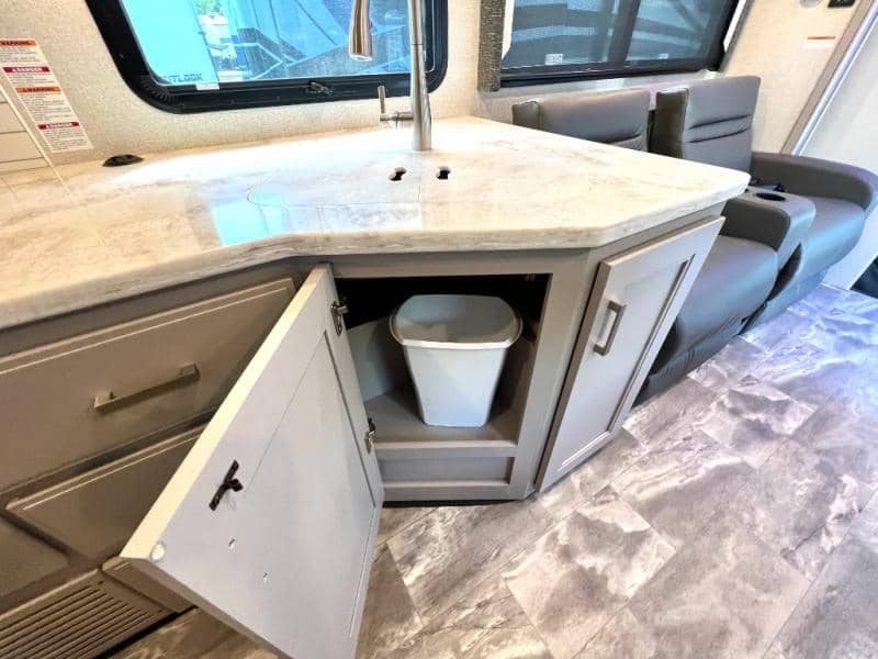 2024 Thor Motor Coach 2024 Thor Motor Coach Omni - thumbnail 37