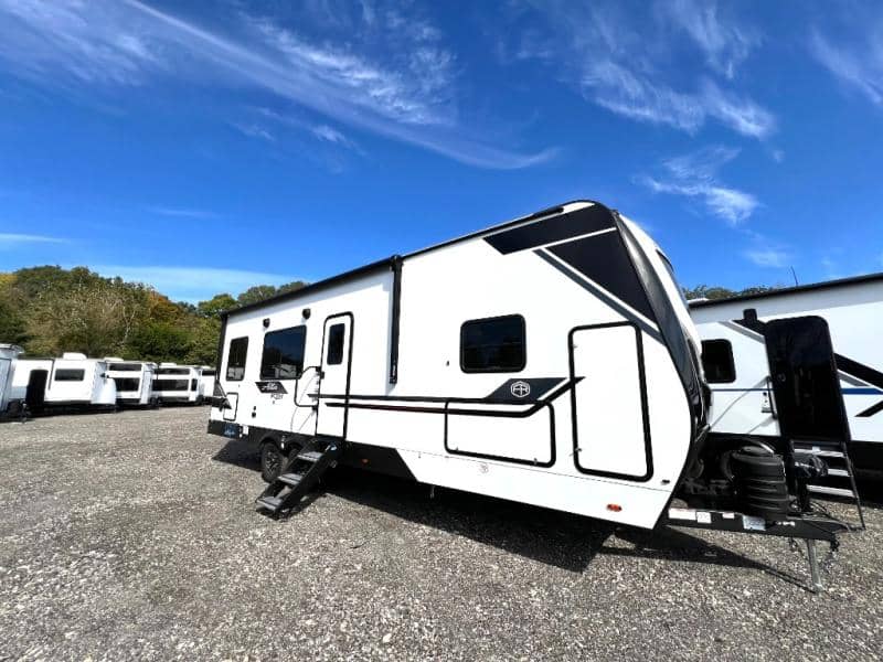 2026 East to West 2026 East to West Alta Toy Hauler - thumbnail 6