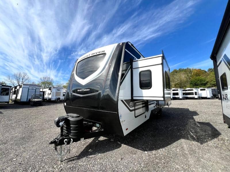 2026 East to West 2026 East to West Alta Toy Hauler - thumbnail 8