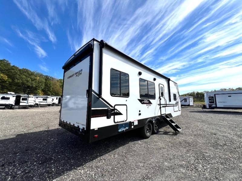 2026 East to West 2026 East to West Alta Toy Hauler - thumbnail 11