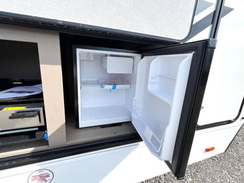 2026 East to West 2026 East to West Alta Toy Hauler - thumbnail 15