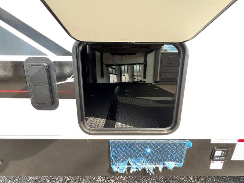 2026 East to West 2026 East to West Alta Toy Hauler - thumbnail 16