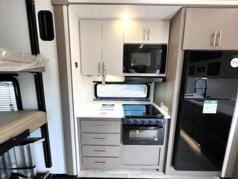 2026 East to West 2026 East to West Alta Toy Hauler - thumbnail 19