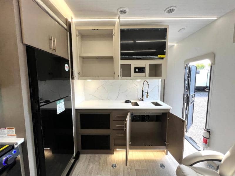 2026 East to West 2026 East to West Alta Toy Hauler - thumbnail 28