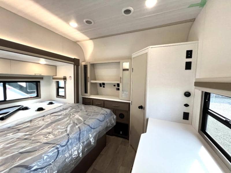 2026 East to West 2026 East to West Alta Toy Hauler - thumbnail 39