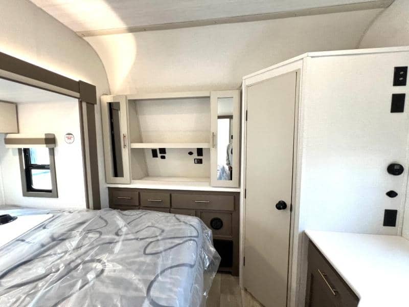 2026 East to West 2026 East to West Alta Toy Hauler - thumbnail 40