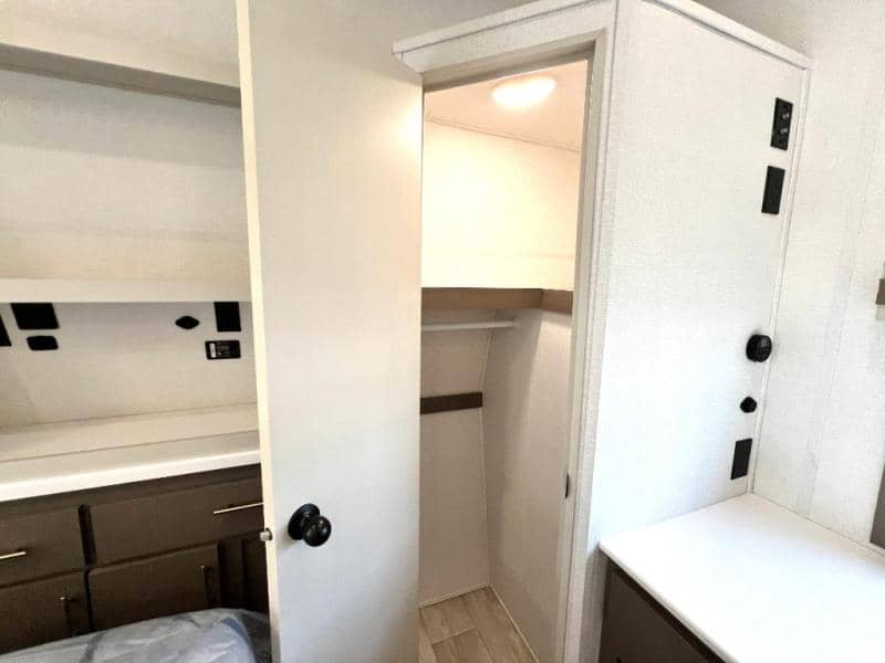 2026 East to West 2026 East to West Alta Toy Hauler - thumbnail 41