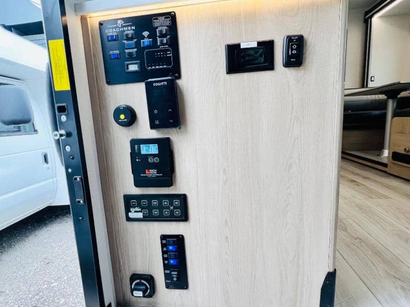 2026 Coachmen 2026 Coachmen Leprechaun - thumbnail 15